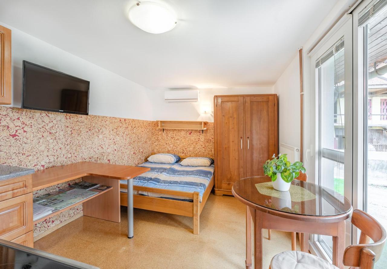 Fortun Estate - Apartmaji Ob Reki Kolpi Metlika Bagian luar foto