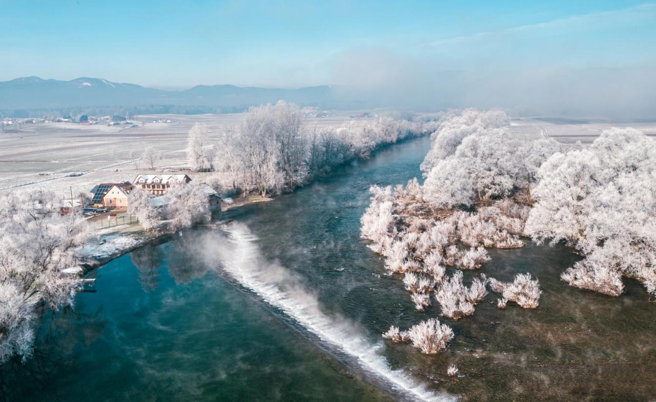 Fortun Estate - Apartmaji Ob Reki Kolpi Metlika Bagian luar foto