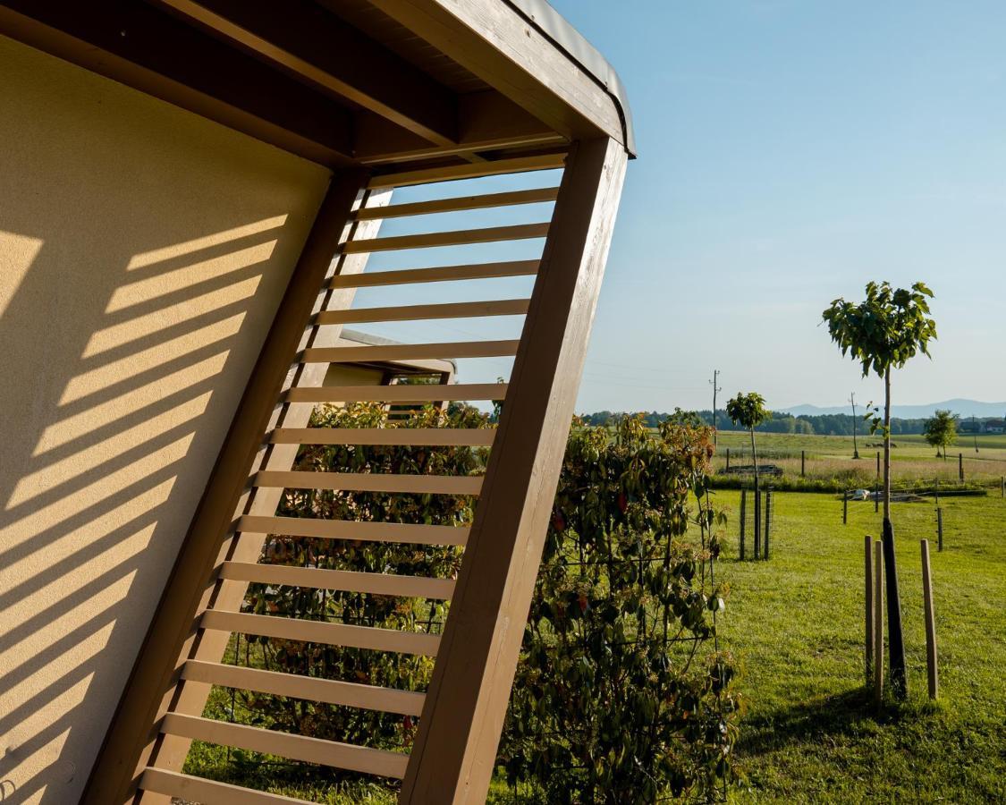 Fortun Estate - Apartmaji Ob Reki Kolpi Metlika Bagian luar foto