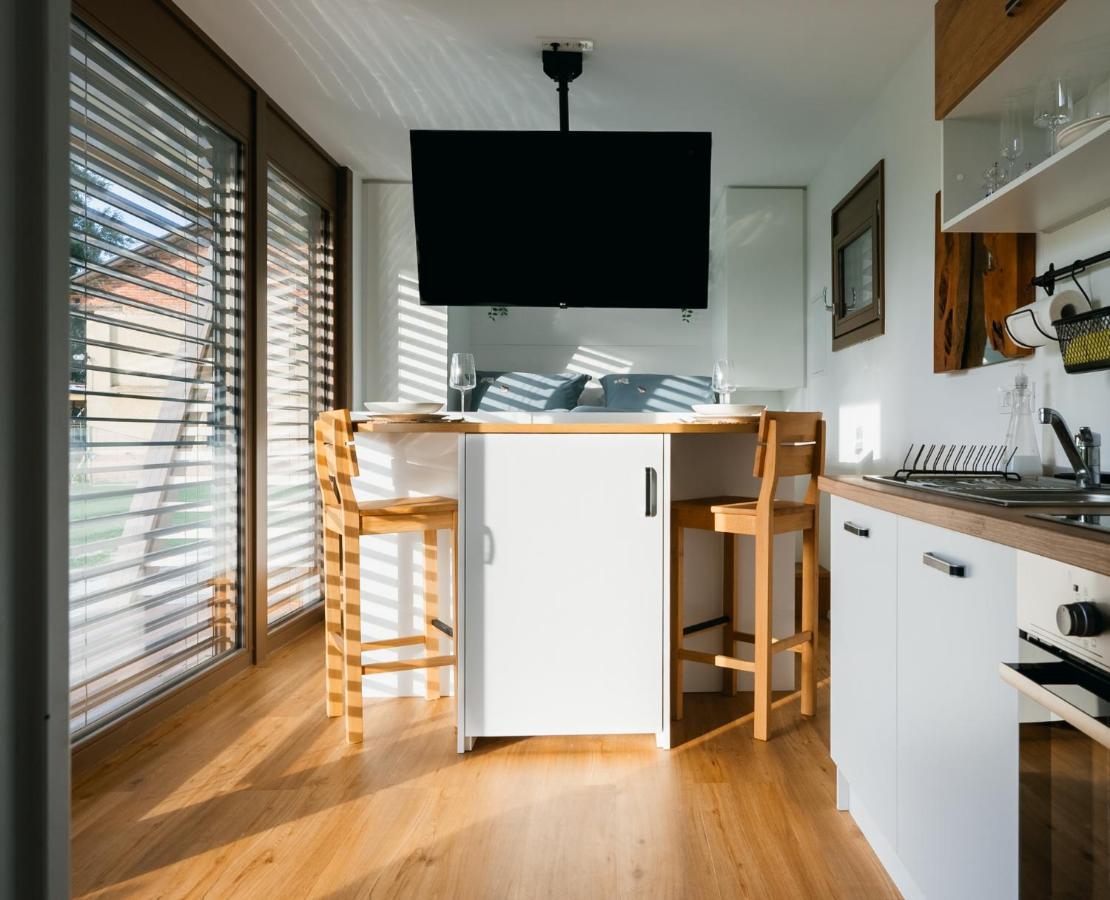 Fortun Estate - Apartmaji Ob Reki Kolpi Metlika Bagian luar foto