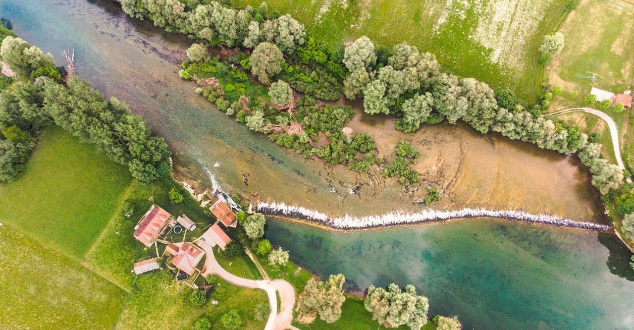 Fortun Estate - Apartmaji Ob Reki Kolpi Metlika Bagian luar foto