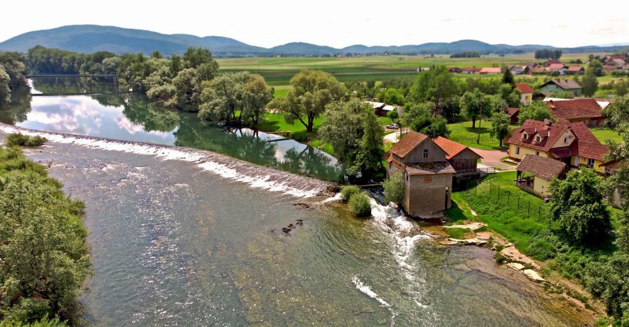 Fortun Estate - Apartmaji Ob Reki Kolpi Metlika Bagian luar foto