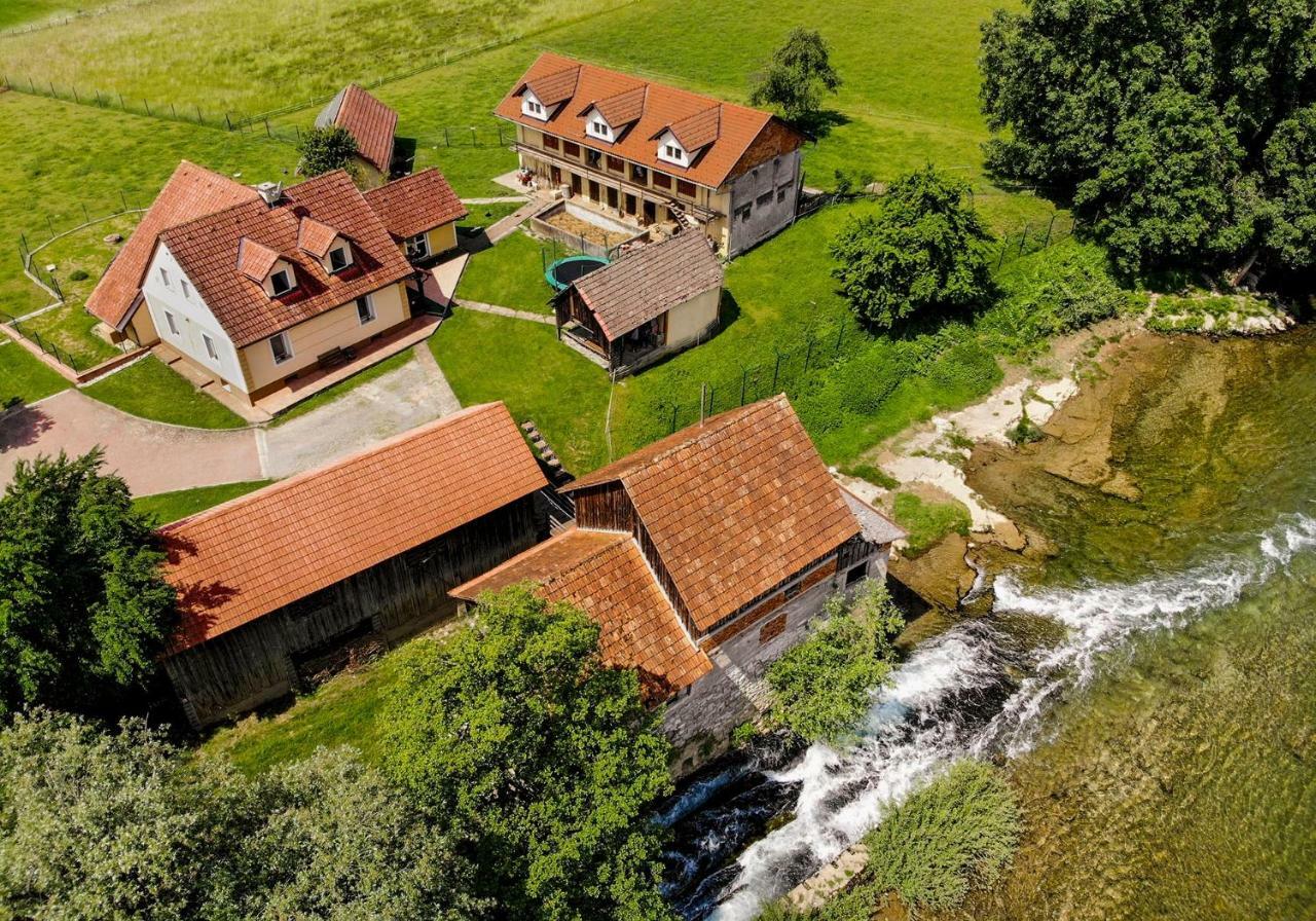 Fortun Estate - Apartmaji Ob Reki Kolpi Metlika Bagian luar foto